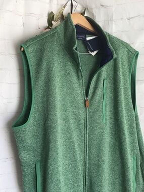 crown & ivy Heathered Green Fleece Vest with Navy Trim